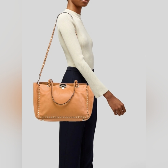 🔥1HRSALE🔥Valentino Garavani Rockstud Bag - Picture 2 of 16